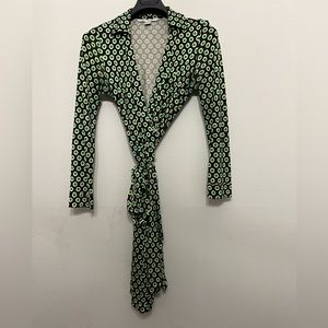 DVF JEANNE Wrap dress 10 black with green dots Excellent Condition